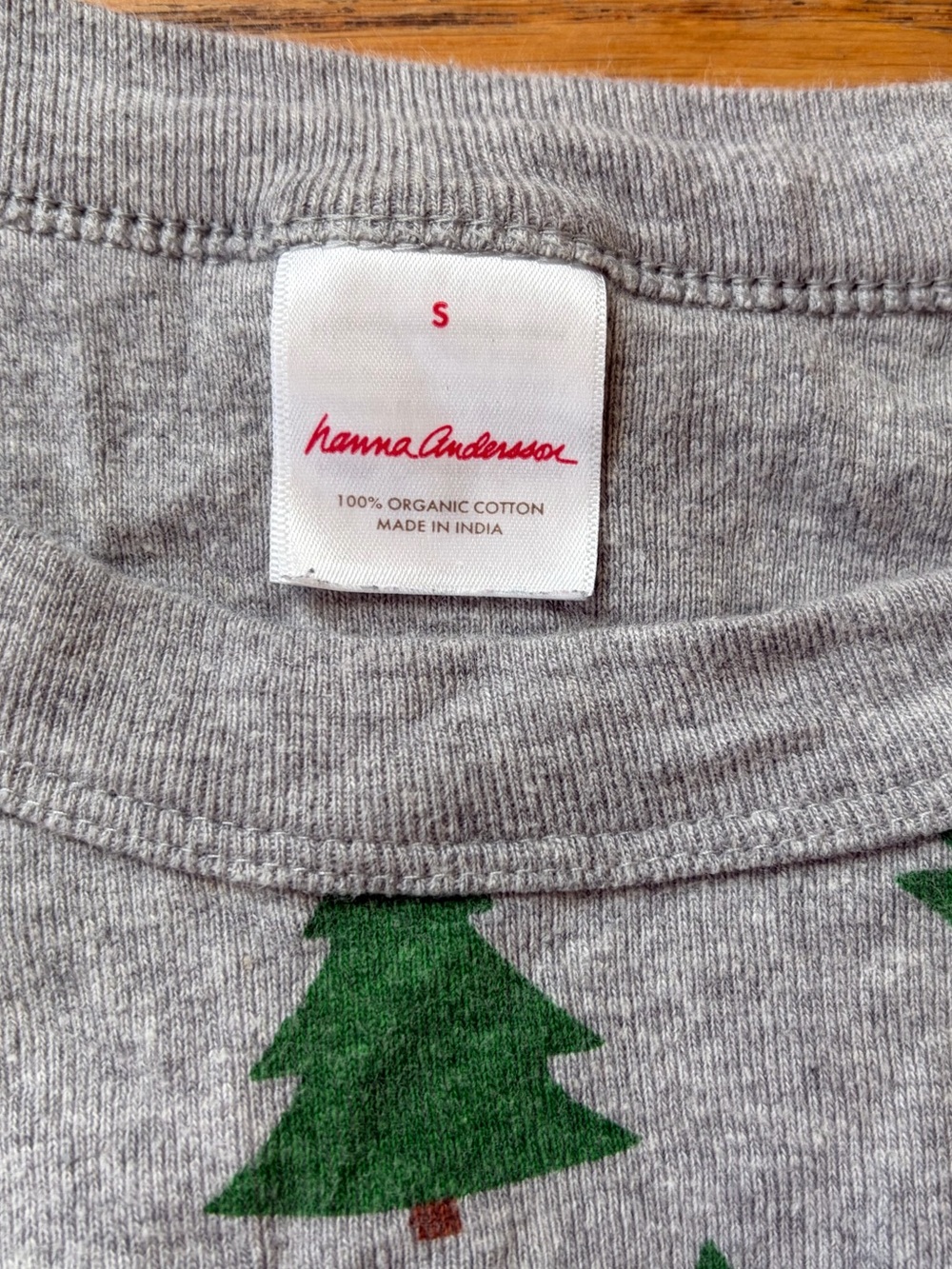 Hanna Andersson Gray Pajama Set with Green Tree Print - Picture 3 of 3